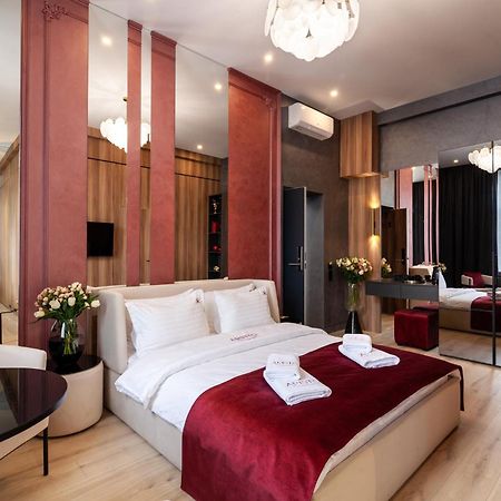 Aristo Jacuzzi Hotel Lviv Bagian luar foto