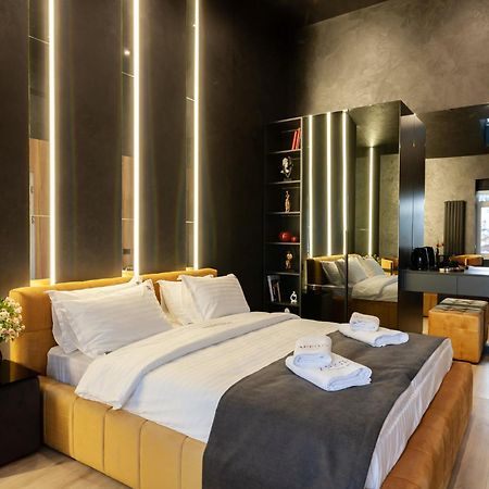 Aristo Jacuzzi Hotel Lviv Bagian luar foto