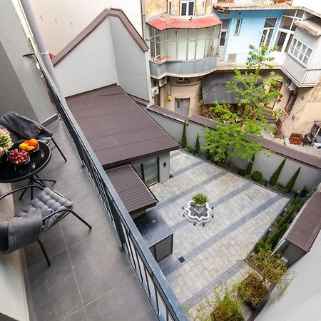 Aristo Jacuzzi Hotel Lviv Bagian luar foto