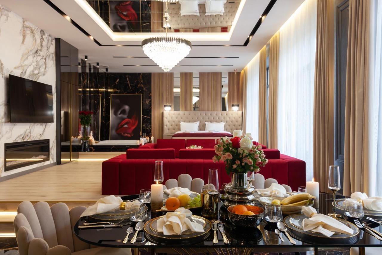 Aristo Jacuzzi Hotel Lviv Bagian luar foto