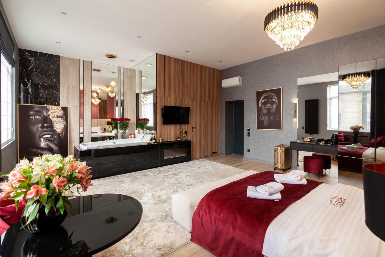 Aristo Jacuzzi Hotel Lviv Bagian luar foto