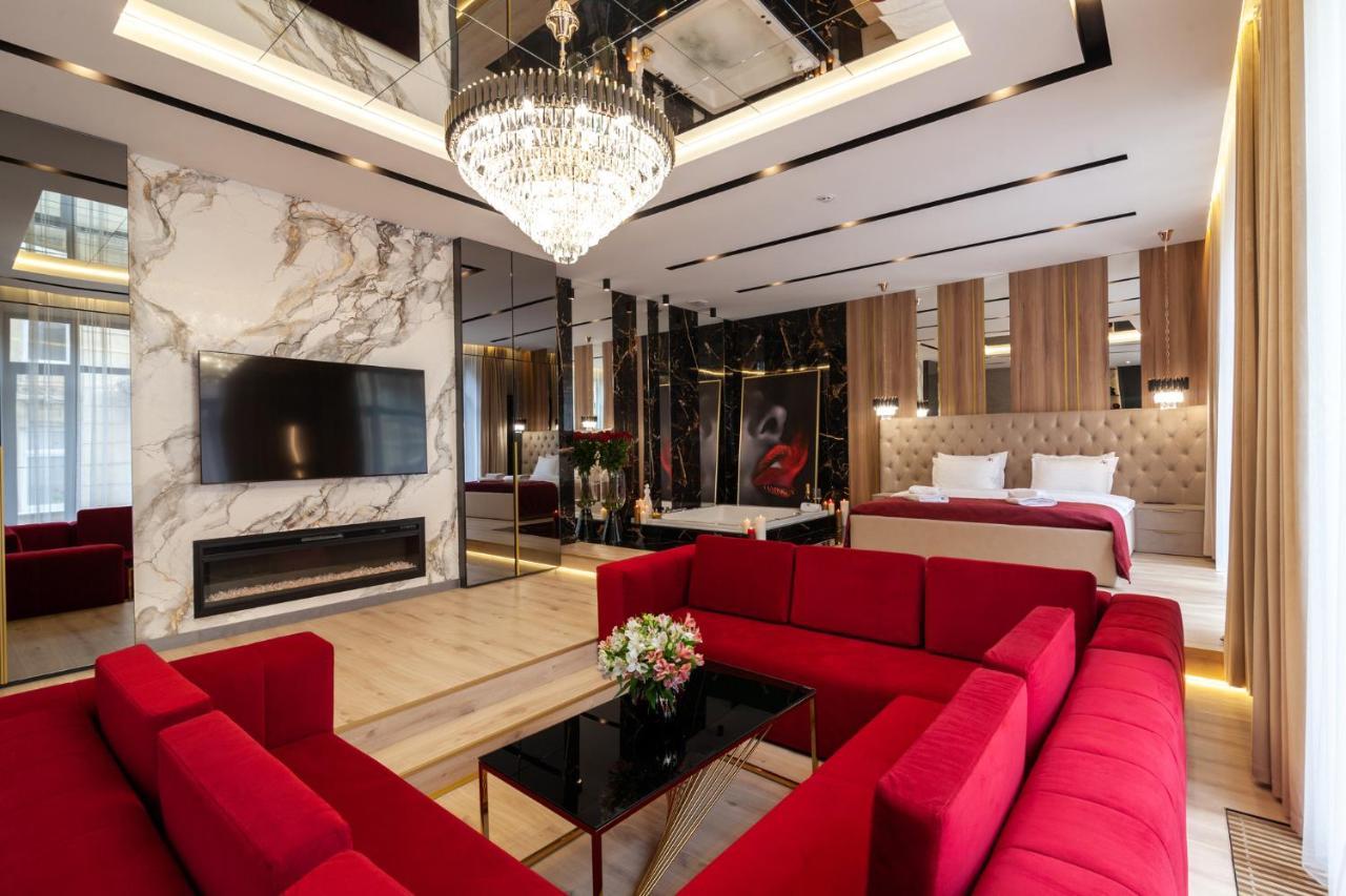 Aristo Jacuzzi Hotel Lviv Bagian luar foto