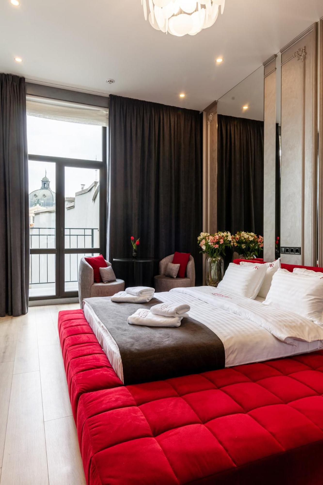 Aristo Jacuzzi Hotel Lviv Bagian luar foto