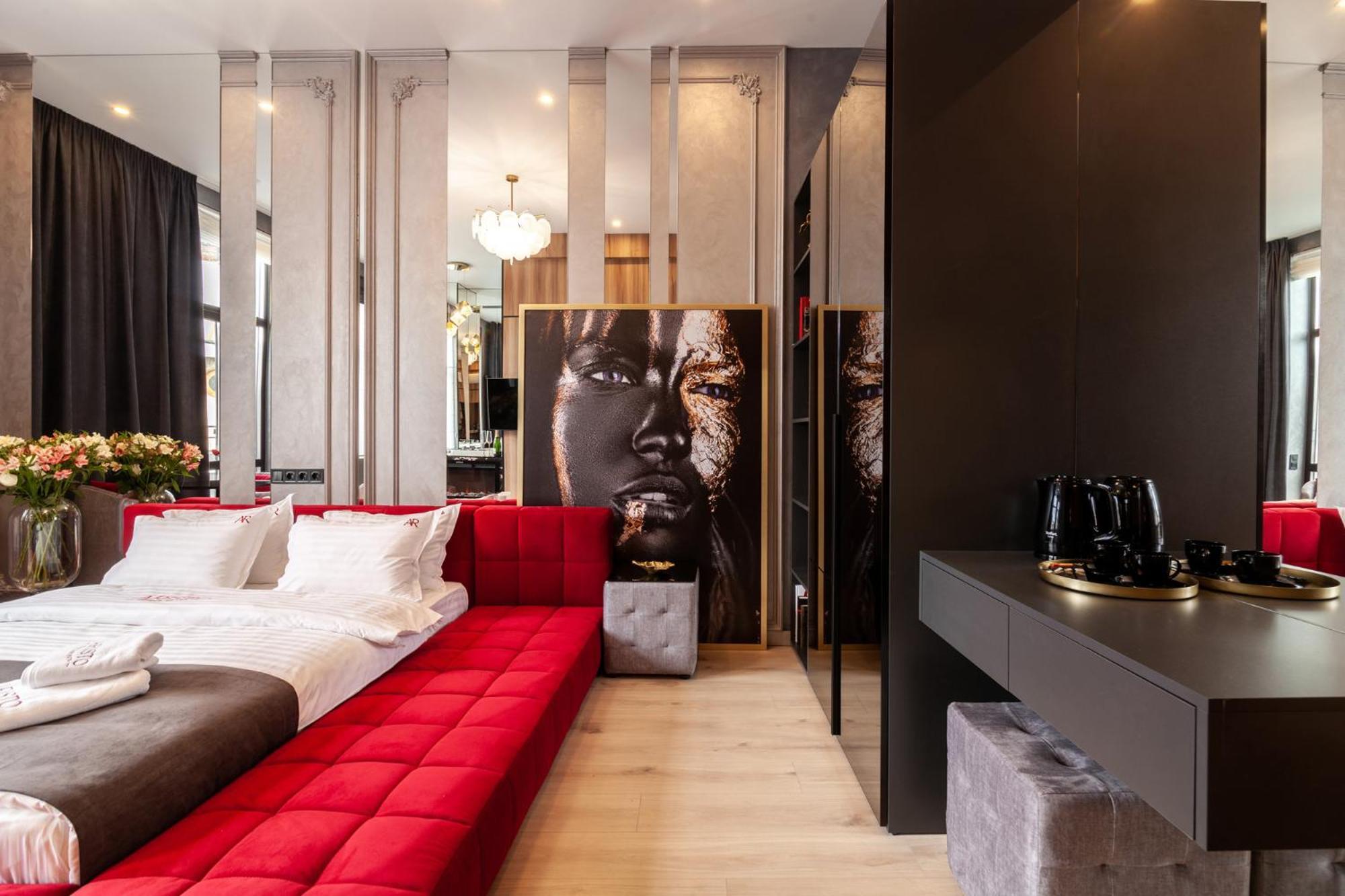 Aristo Jacuzzi Hotel Lviv Bagian luar foto