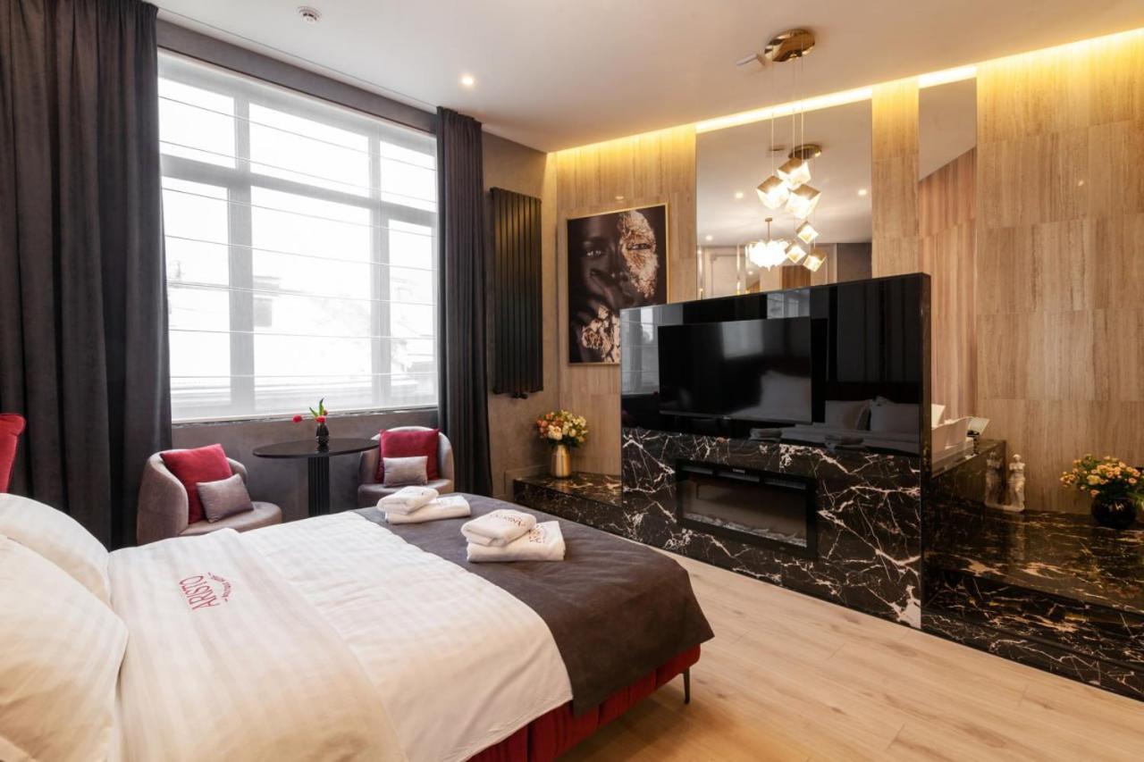 Aristo Jacuzzi Hotel Lviv Bagian luar foto